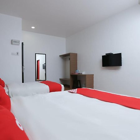 Oyo 89915 East Mount Hotel Кукуп Екстер'єр фото