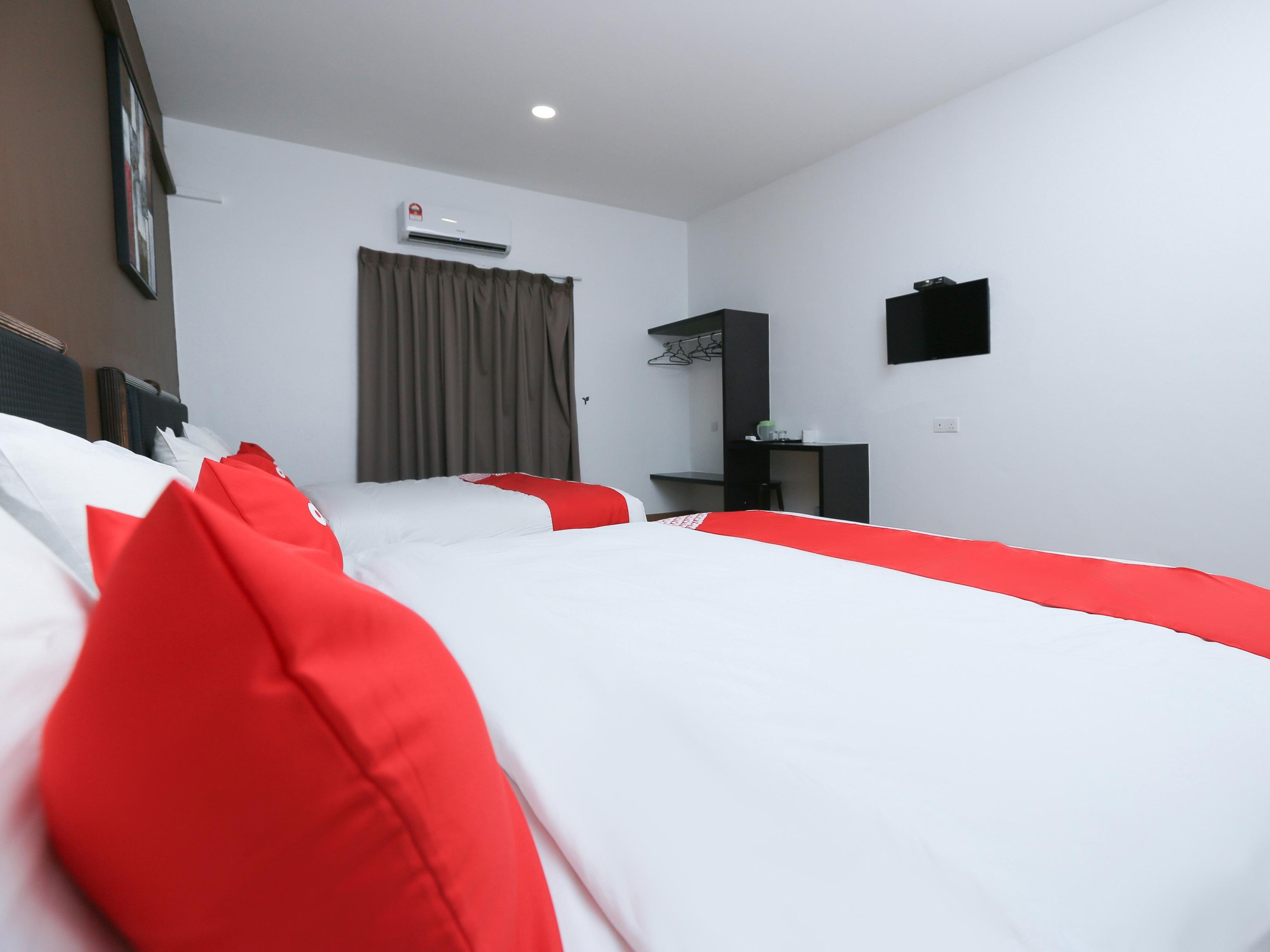 Oyo 89915 East Mount Hotel Кукуп Екстер'єр фото