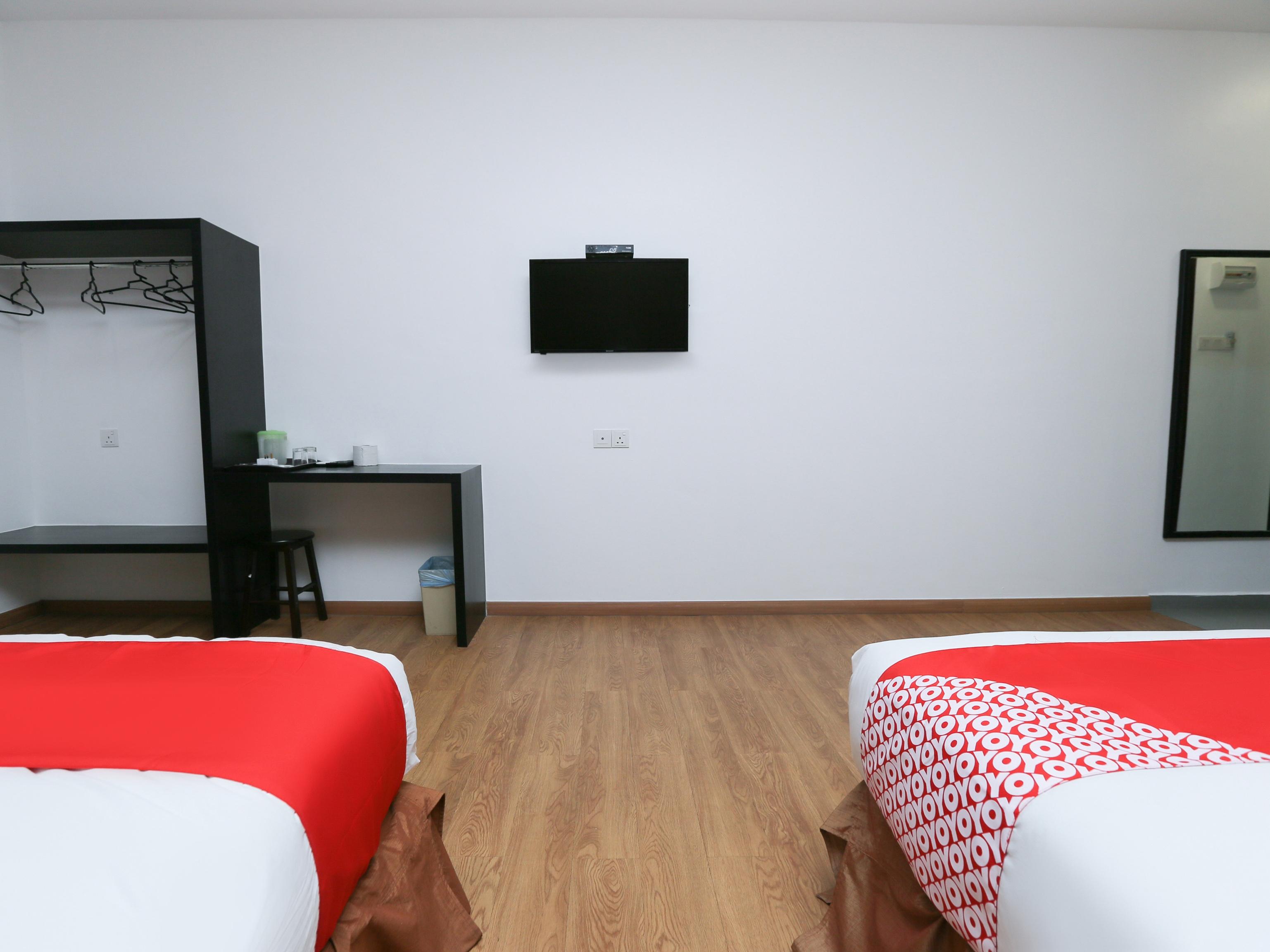 Oyo 89915 East Mount Hotel Кукуп Екстер'єр фото