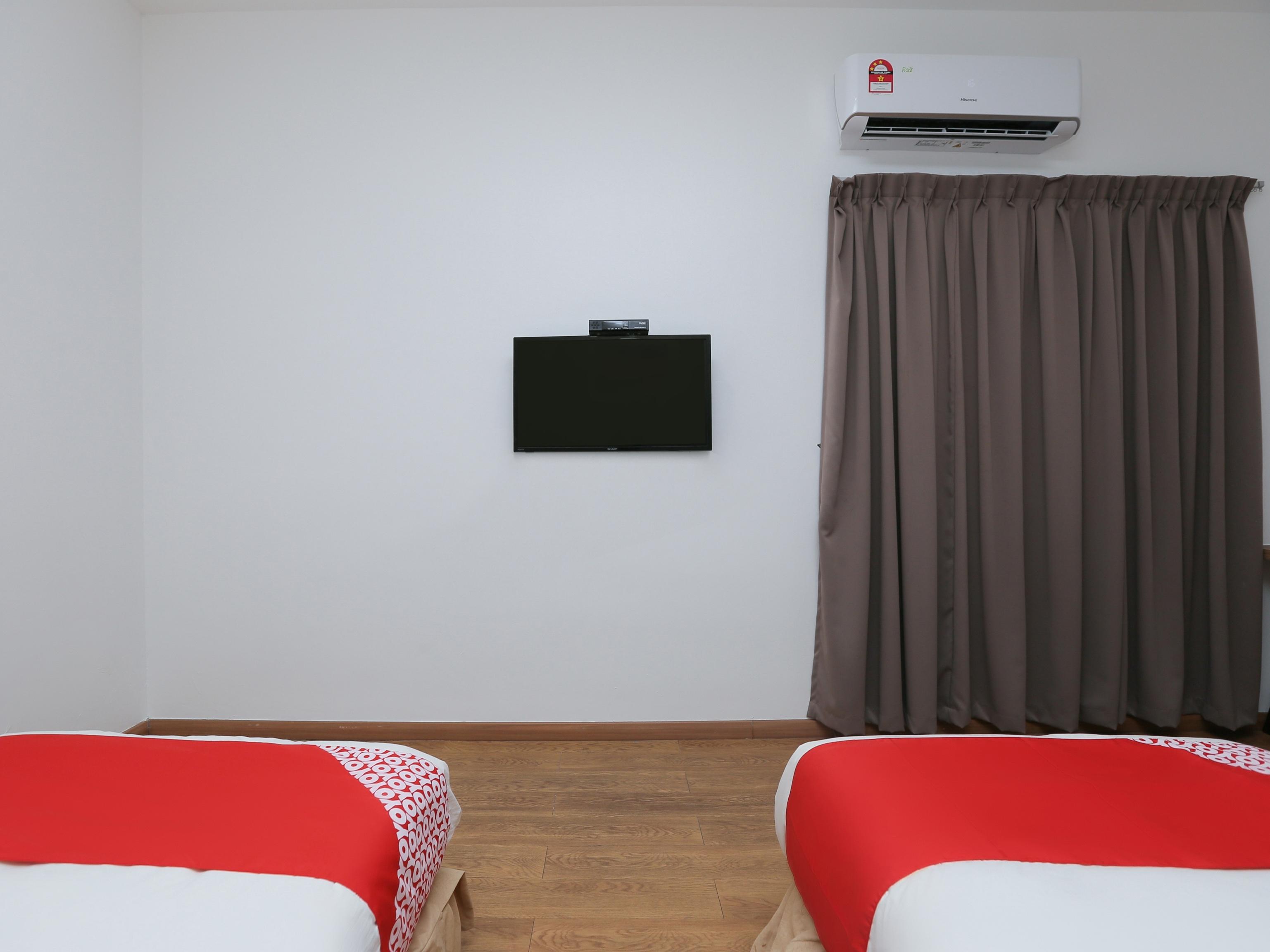Oyo 89915 East Mount Hotel Кукуп Екстер'єр фото