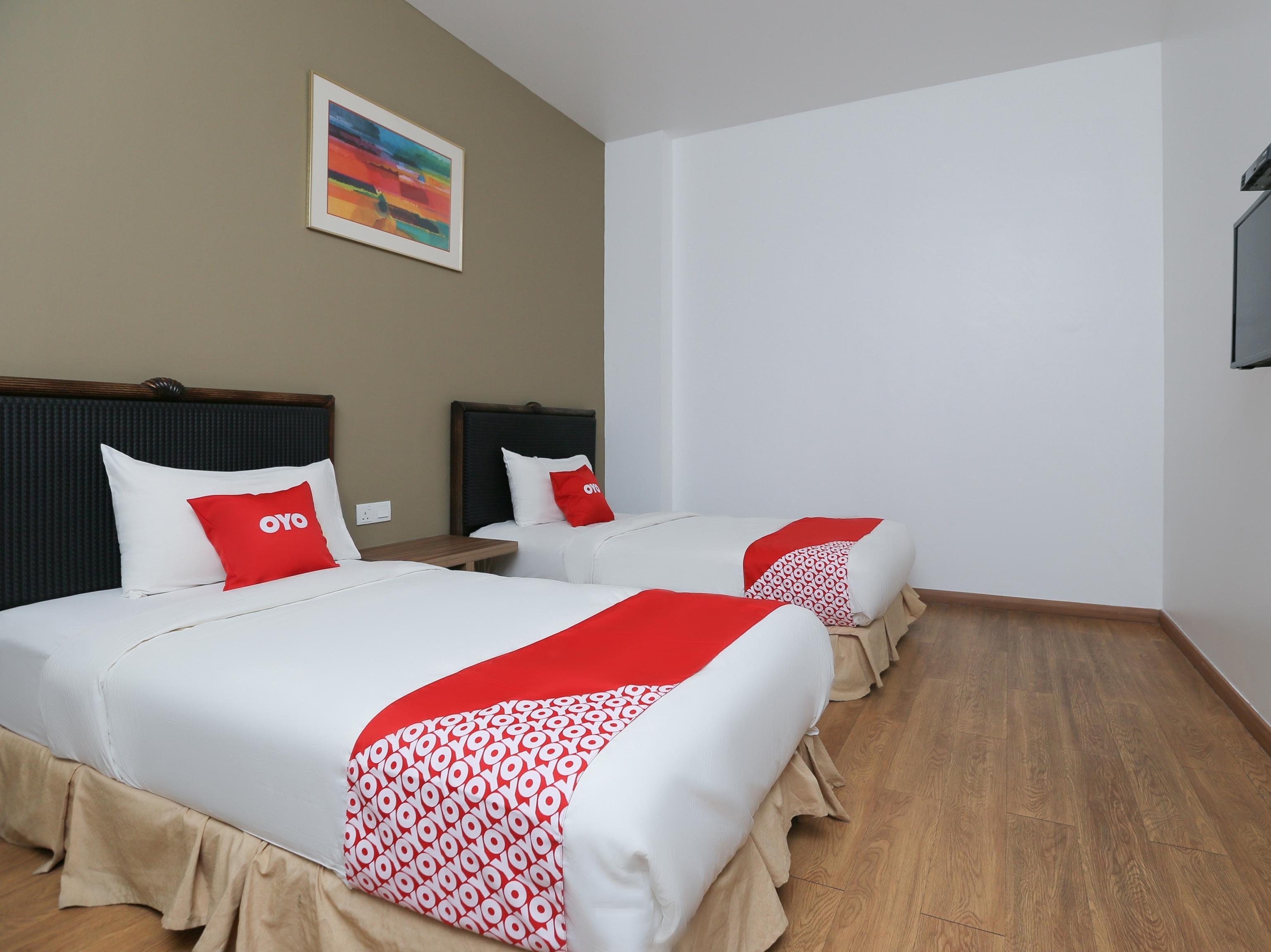 Oyo 89915 East Mount Hotel Кукуп Екстер'єр фото