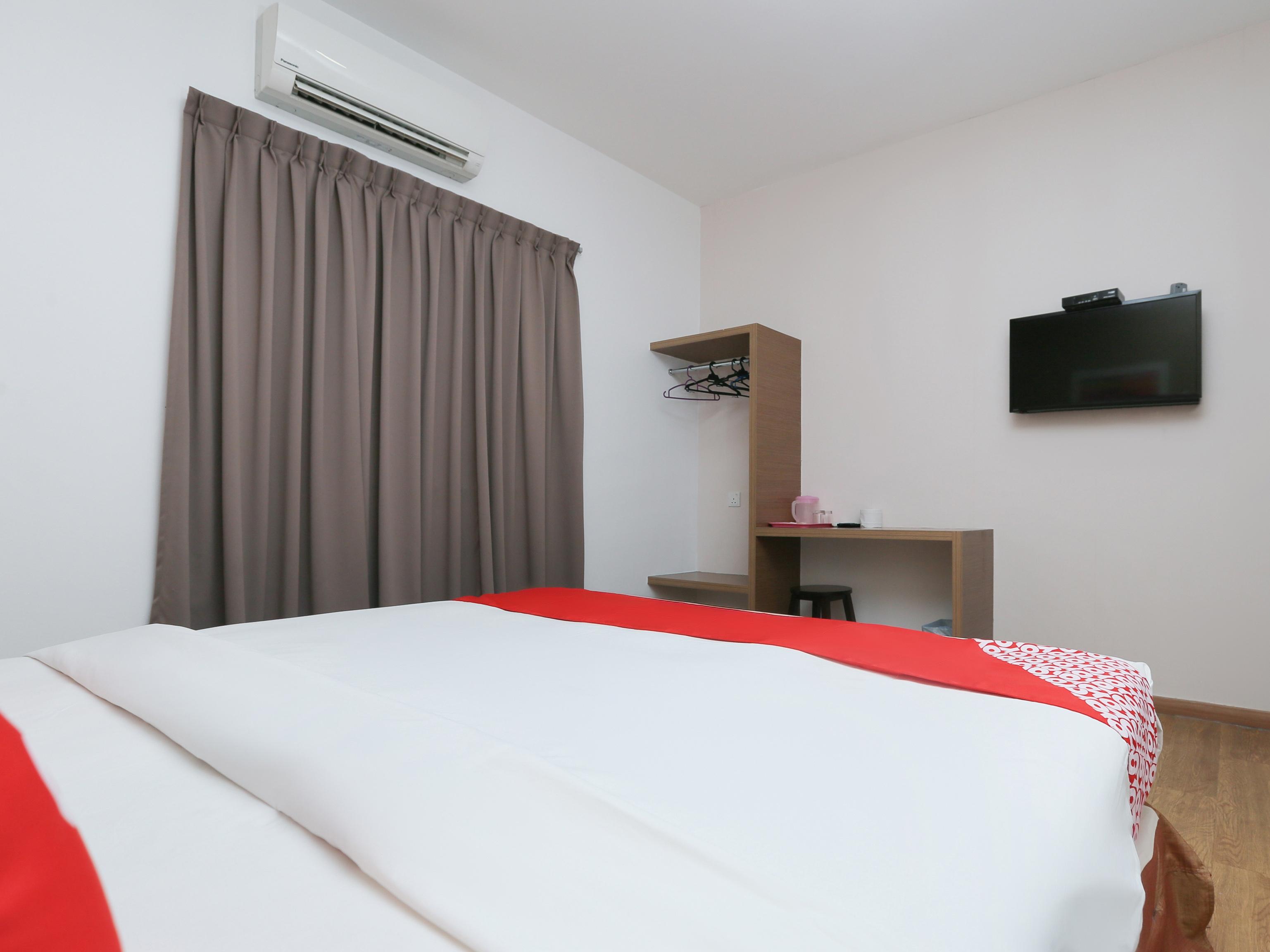 Oyo 89915 East Mount Hotel Кукуп Екстер'єр фото