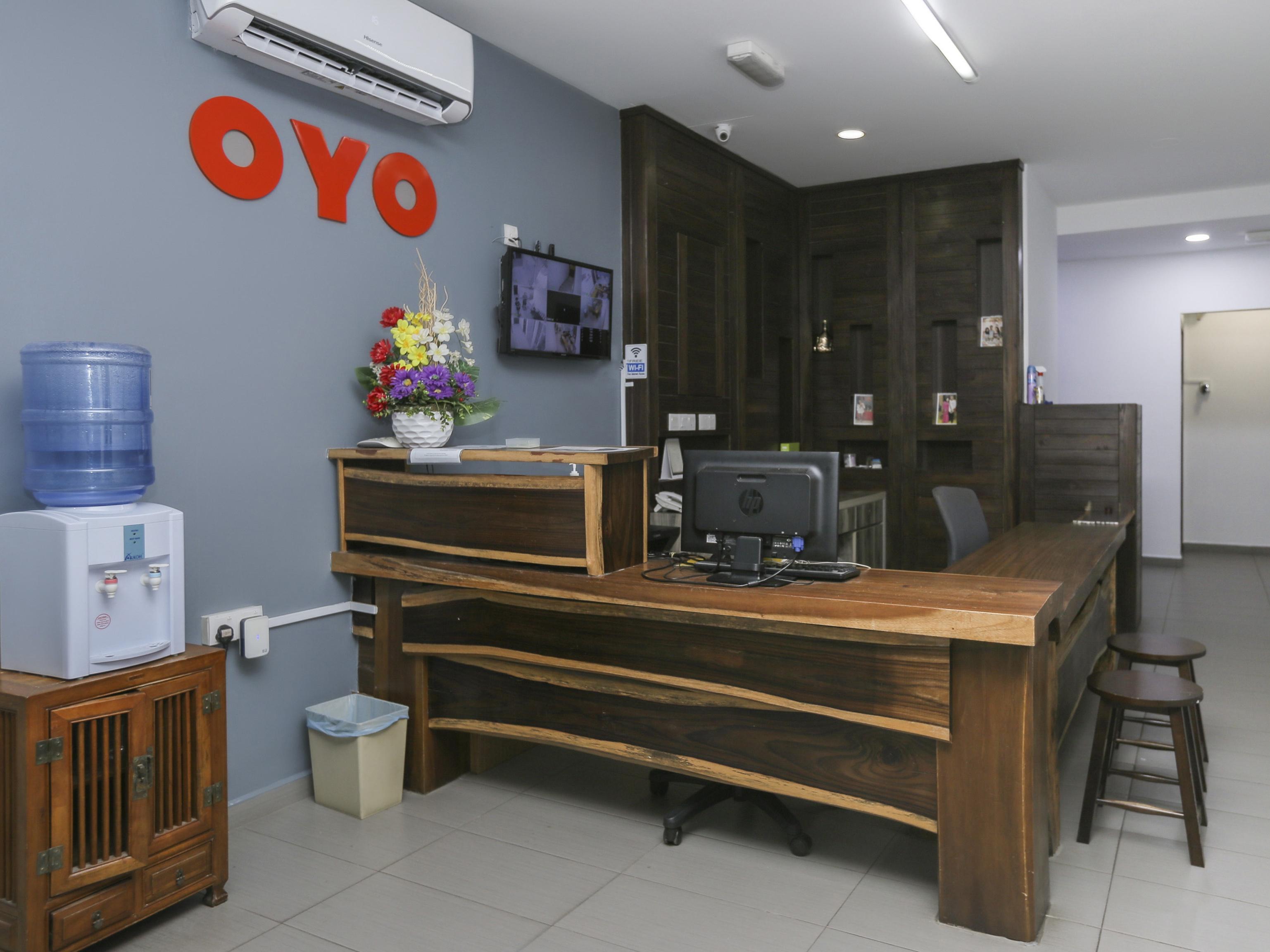 Oyo 89915 East Mount Hotel Кукуп Екстер'єр фото