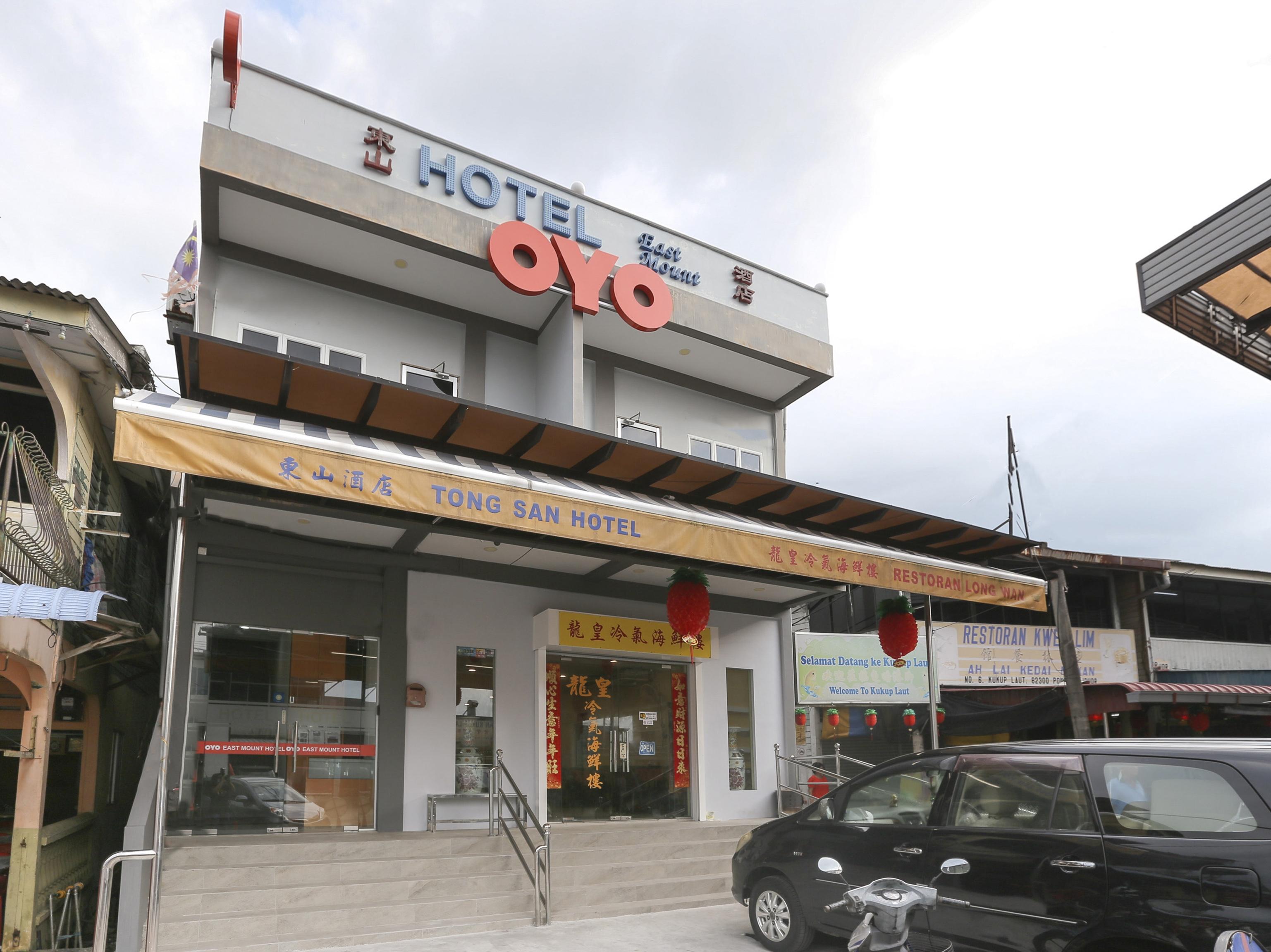 Oyo 89915 East Mount Hotel Кукуп Екстер'єр фото