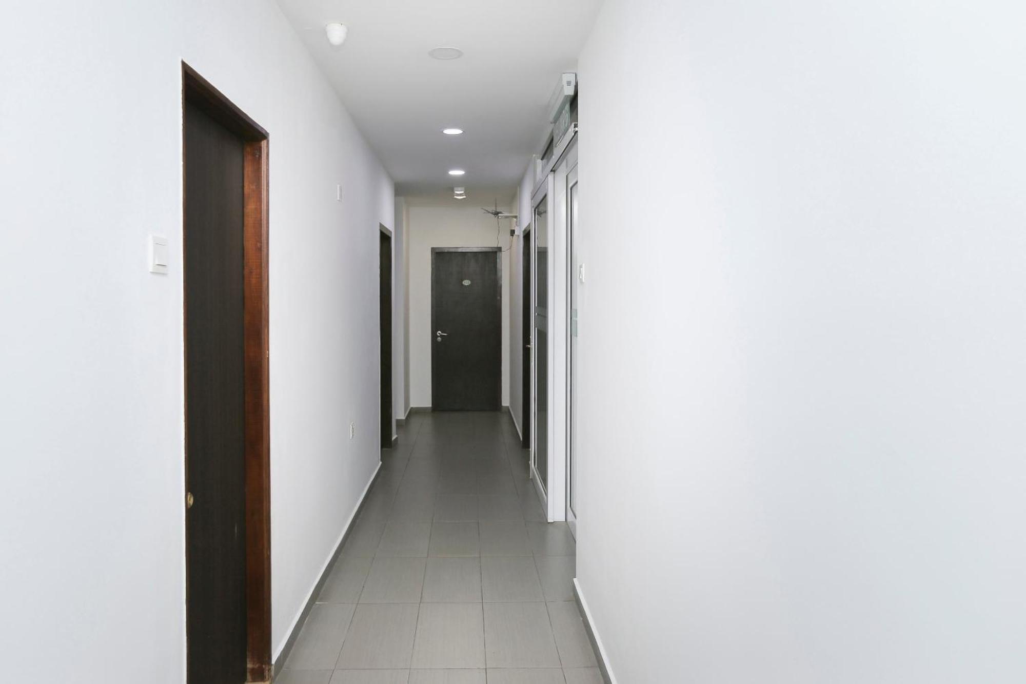 Oyo 89915 East Mount Hotel Кукуп Екстер'єр фото