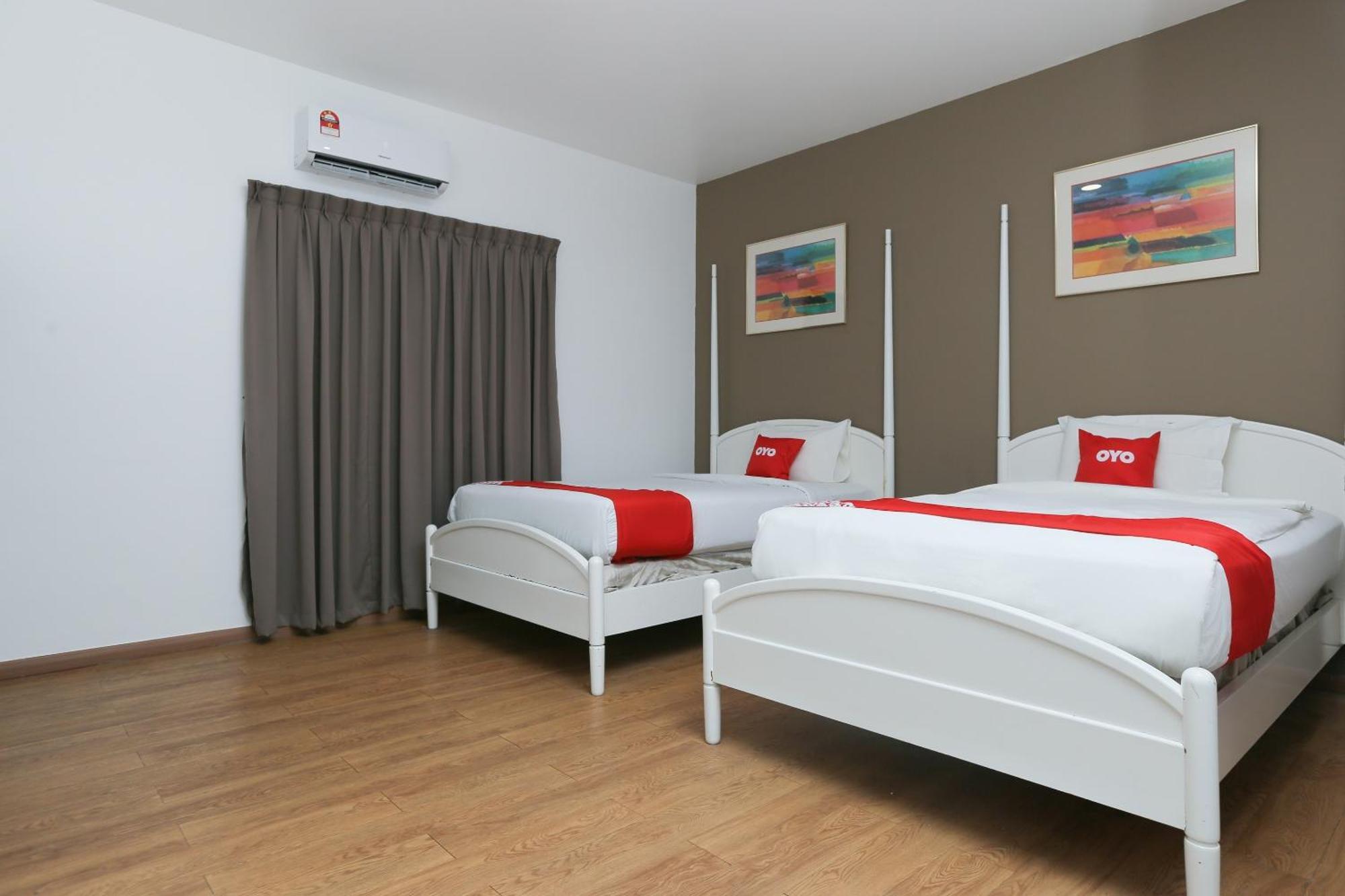 Oyo 89915 East Mount Hotel Кукуп Екстер'єр фото