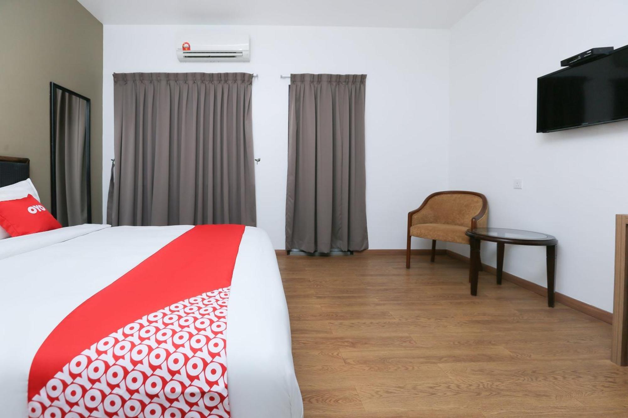 Oyo 89915 East Mount Hotel Кукуп Екстер'єр фото