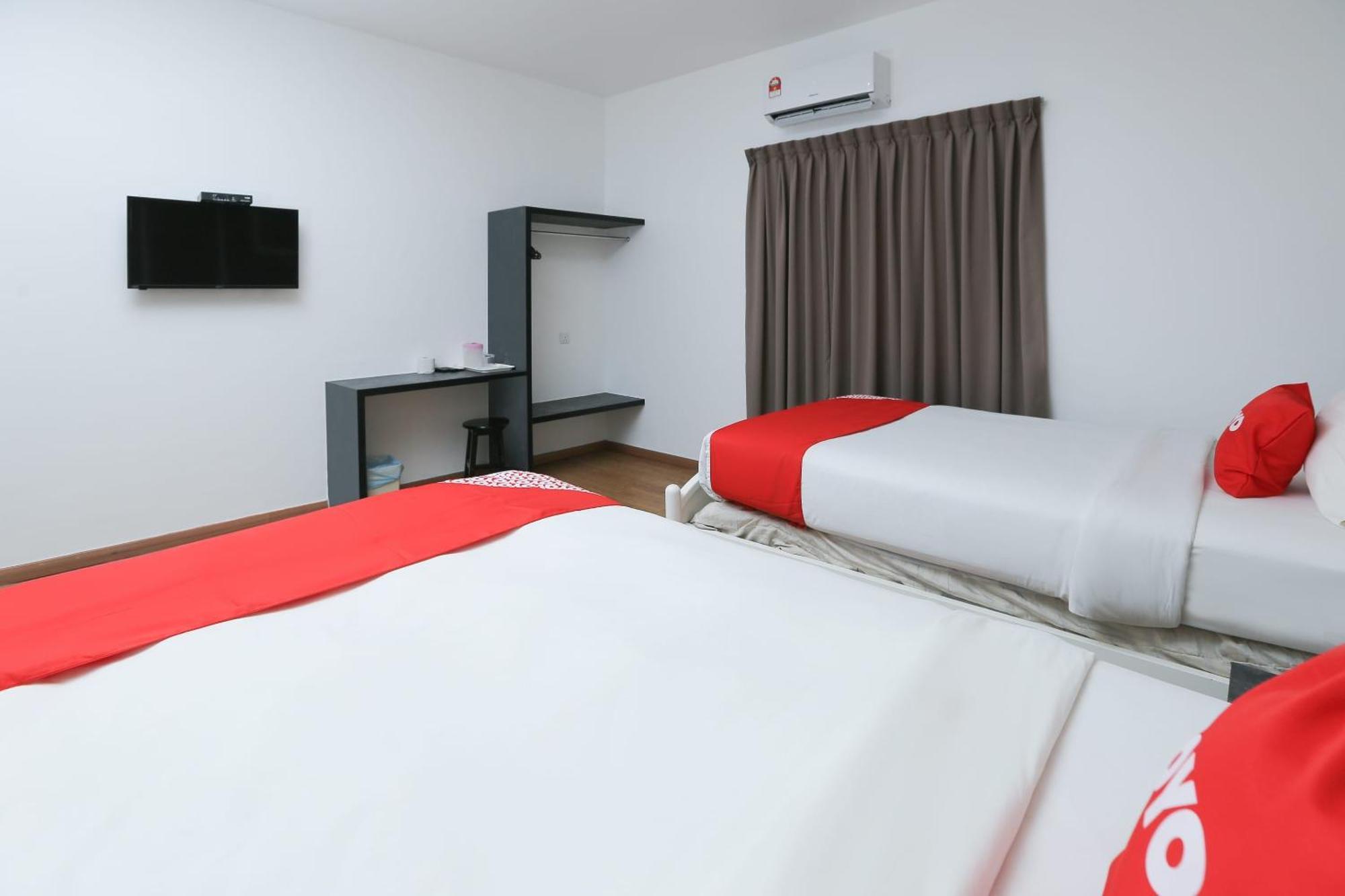 Oyo 89915 East Mount Hotel Кукуп Екстер'єр фото