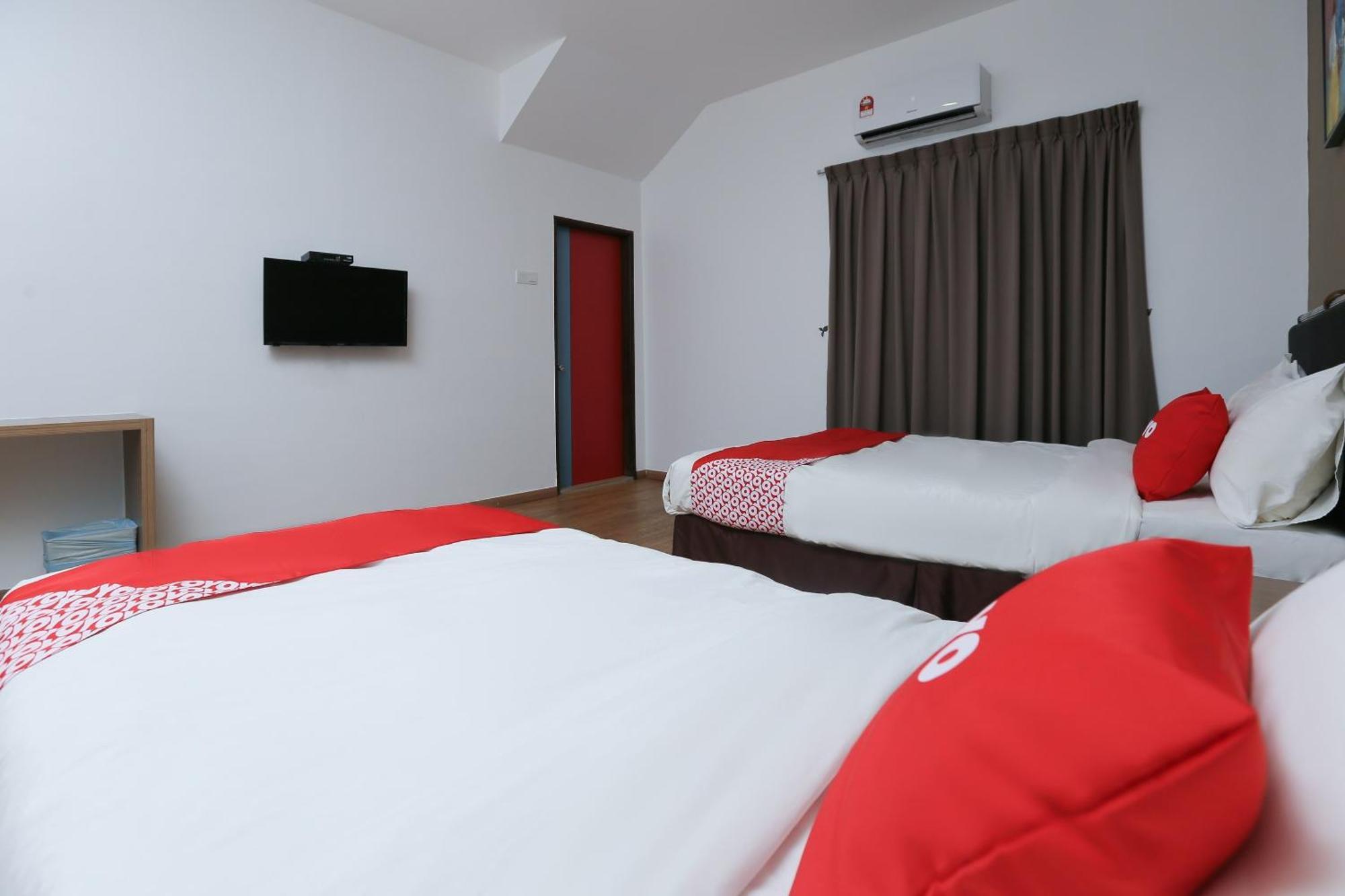 Oyo 89915 East Mount Hotel Кукуп Екстер'єр фото