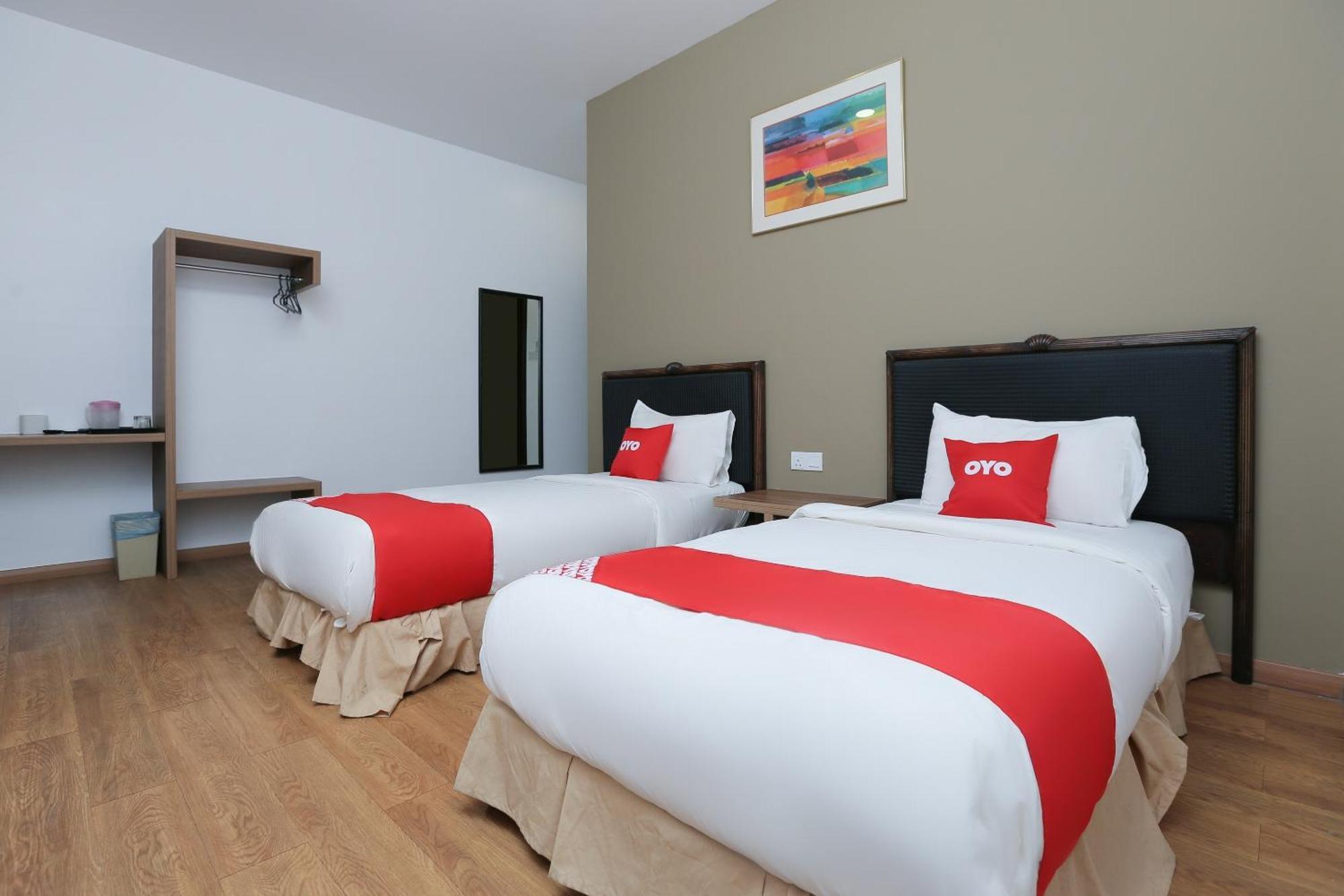 Oyo 89915 East Mount Hotel Кукуп Екстер'єр фото