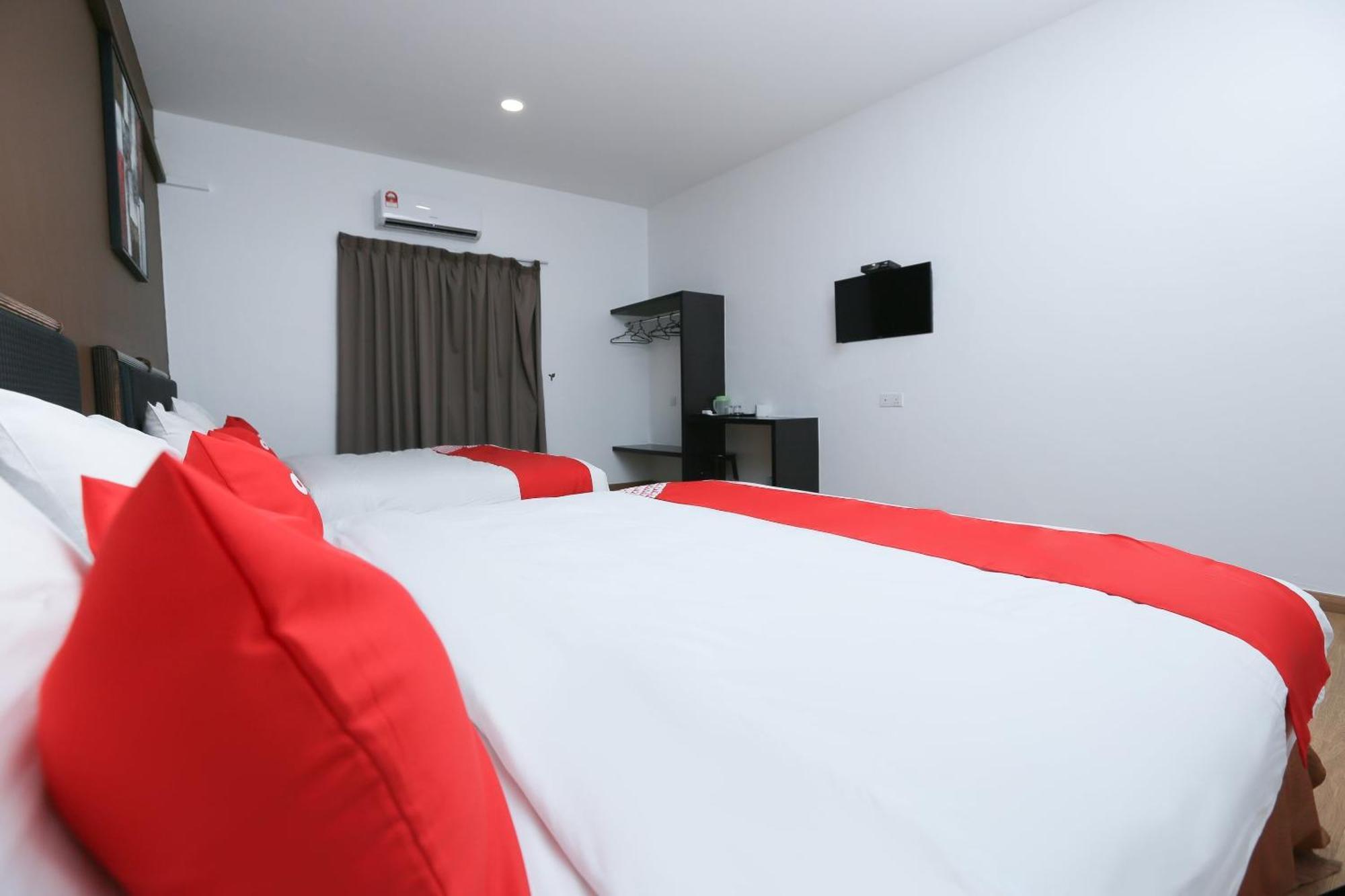 Oyo 89915 East Mount Hotel Кукуп Екстер'єр фото