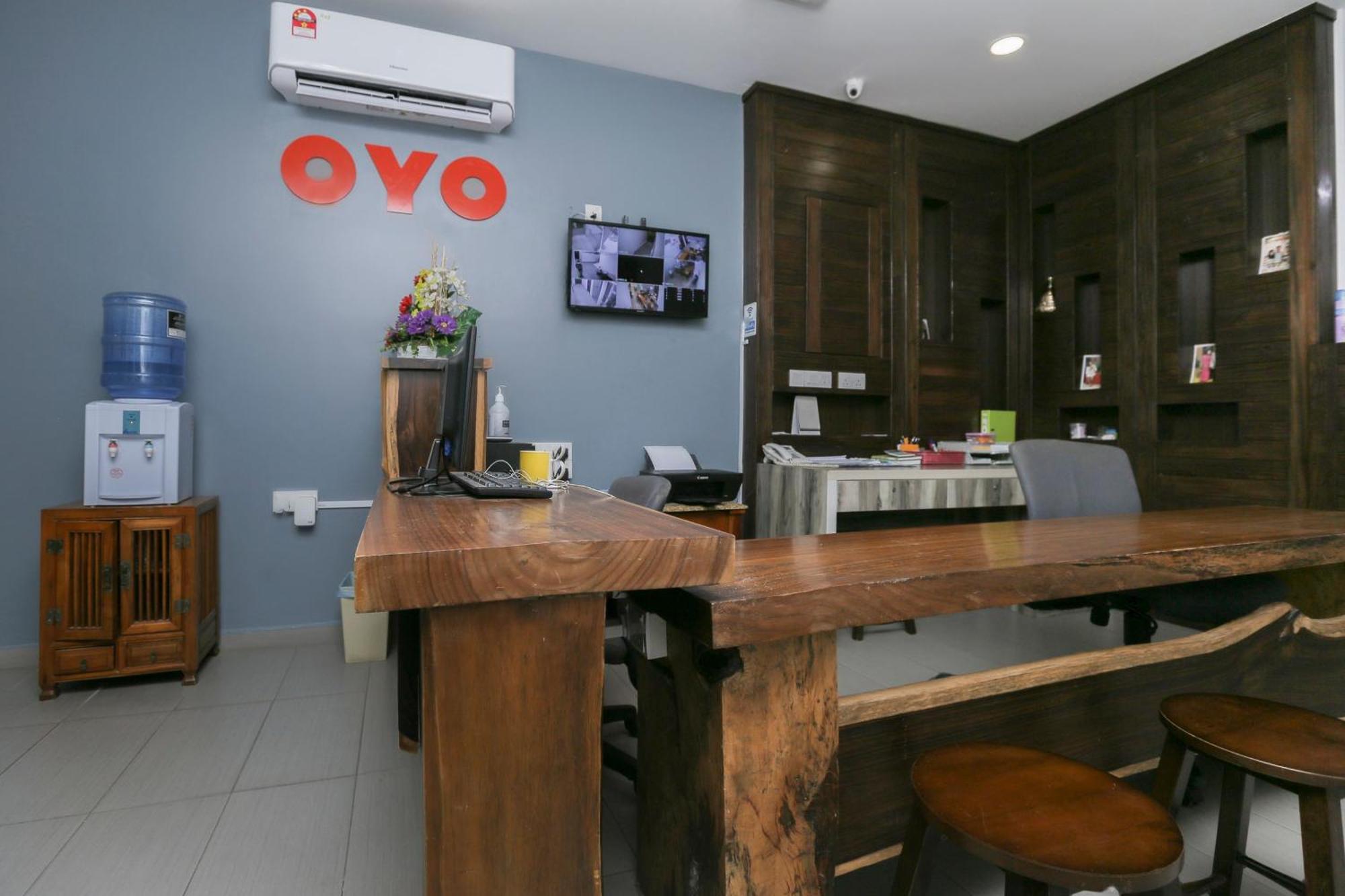 Oyo 89915 East Mount Hotel Кукуп Екстер'єр фото