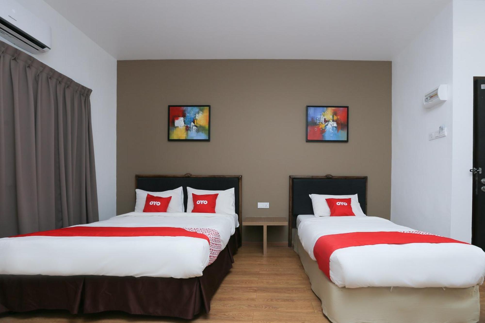 Oyo 89915 East Mount Hotel Кукуп Екстер'єр фото