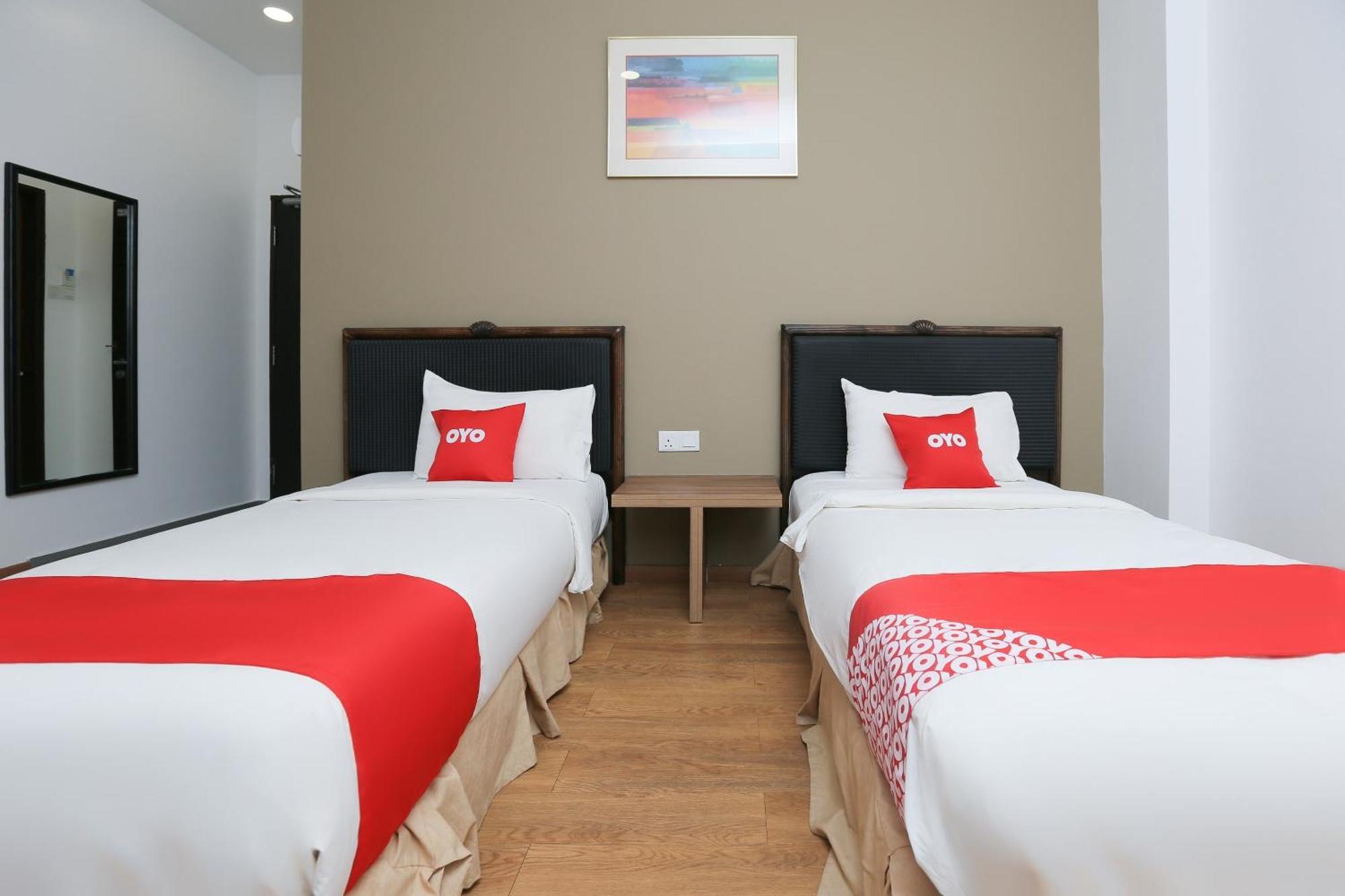 Oyo 89915 East Mount Hotel Кукуп Екстер'єр фото