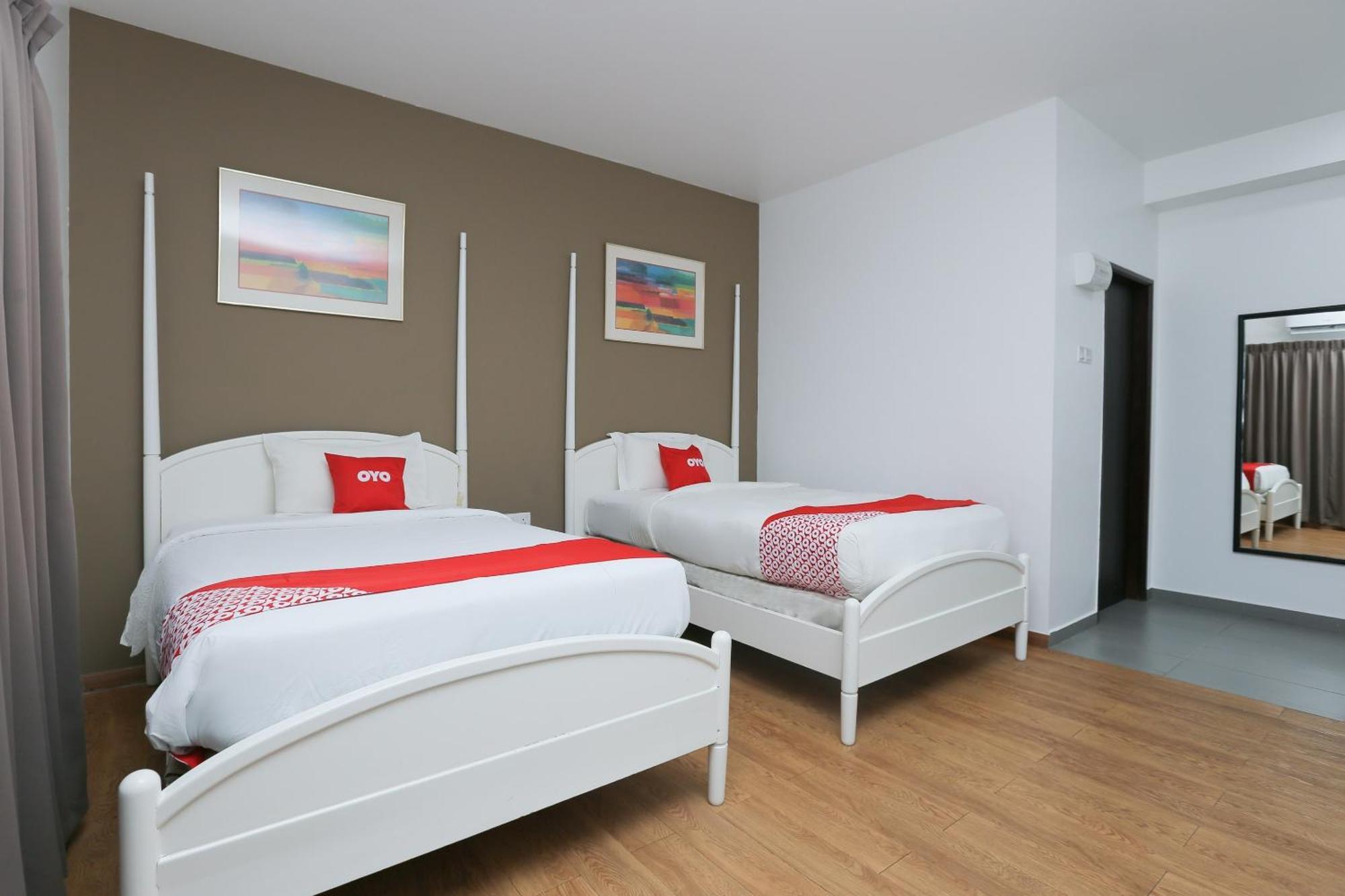 Oyo 89915 East Mount Hotel Кукуп Екстер'єр фото