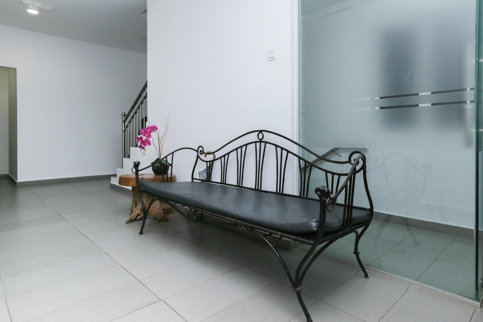 Oyo 89915 East Mount Hotel Кукуп Екстер'єр фото