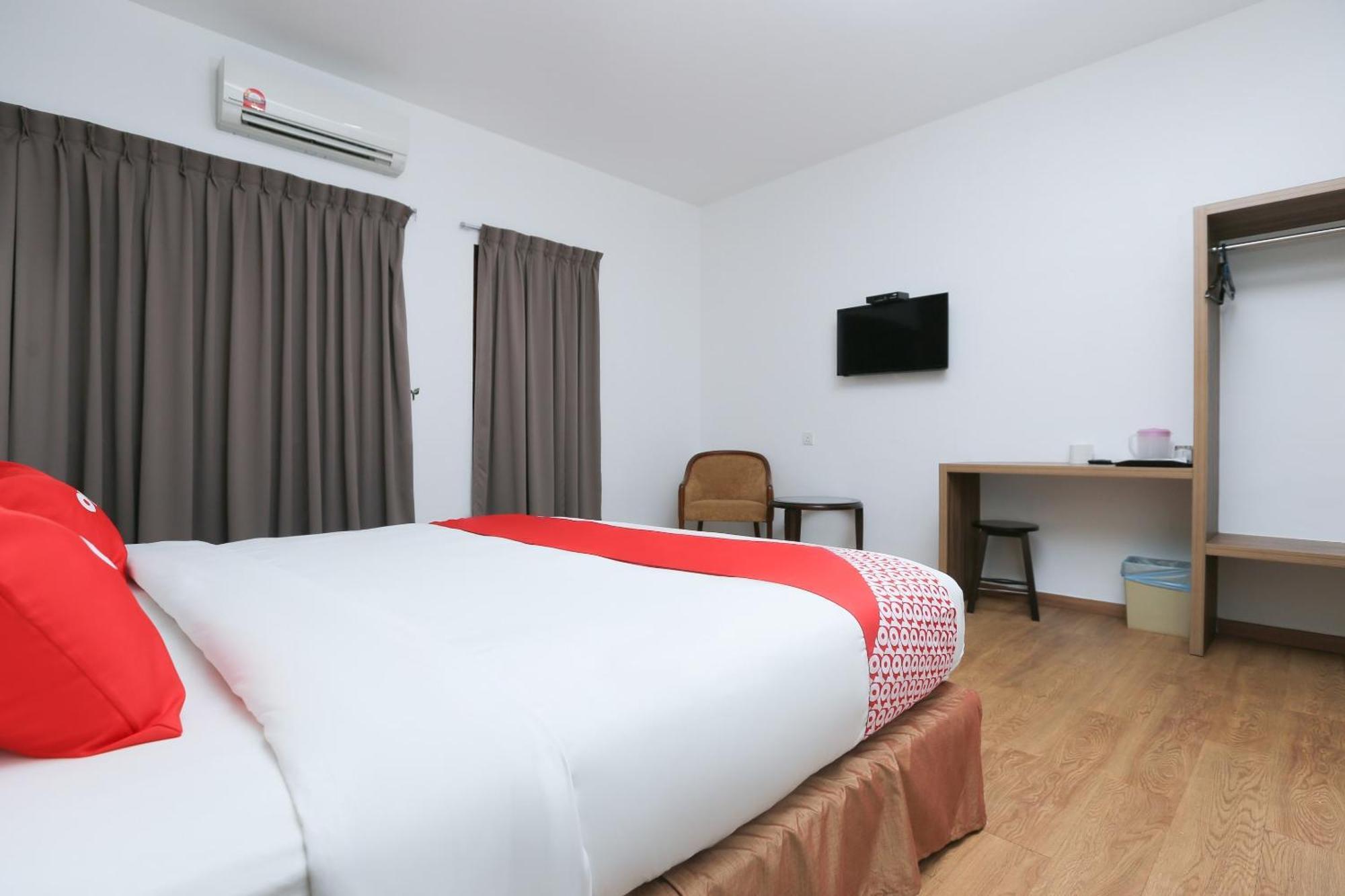 Oyo 89915 East Mount Hotel Кукуп Екстер'єр фото