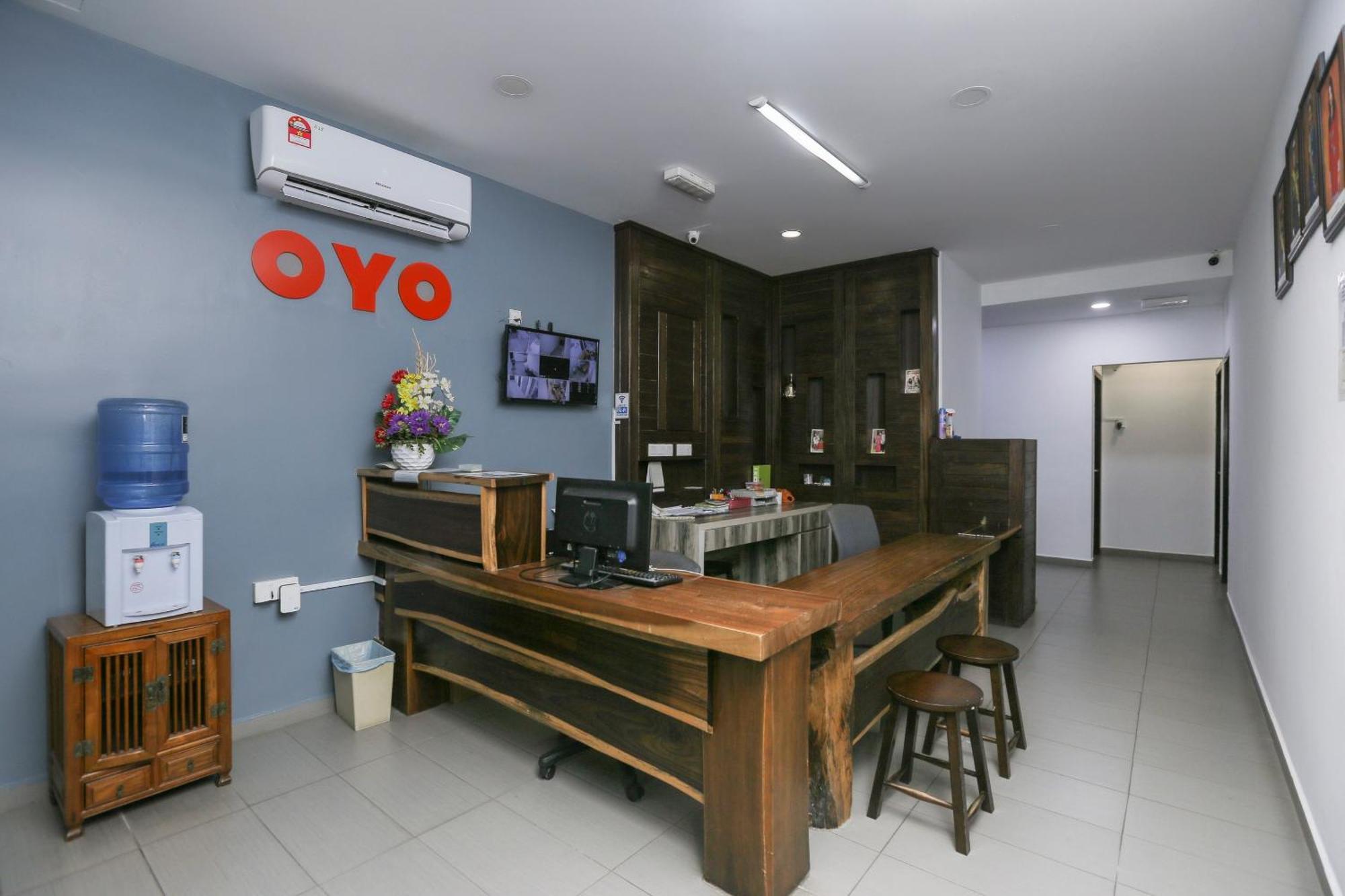 Oyo 89915 East Mount Hotel Кукуп Екстер'єр фото