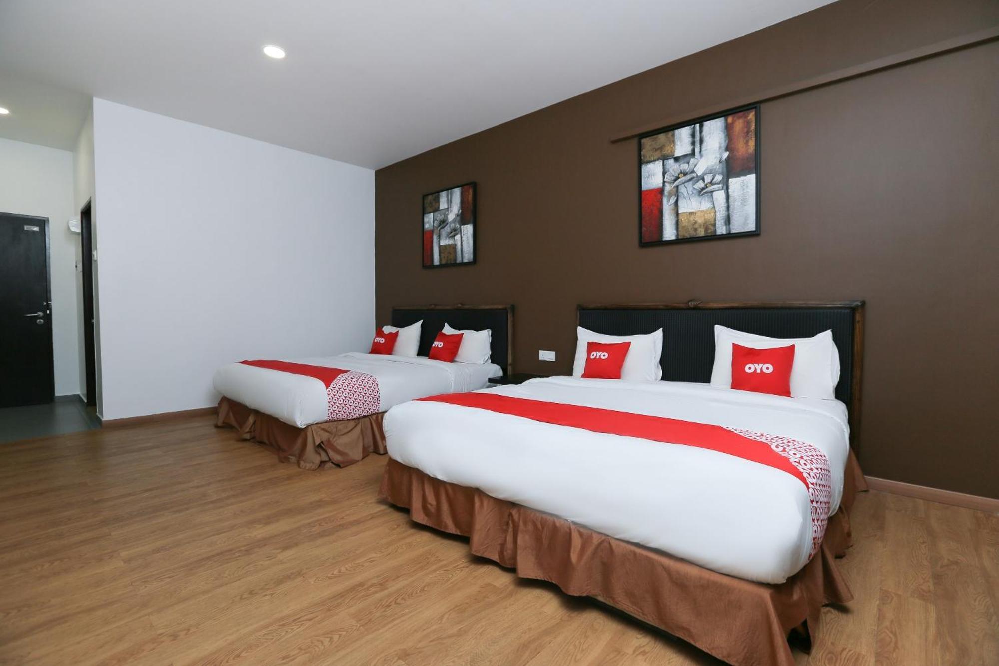 Oyo 89915 East Mount Hotel Кукуп Екстер'єр фото