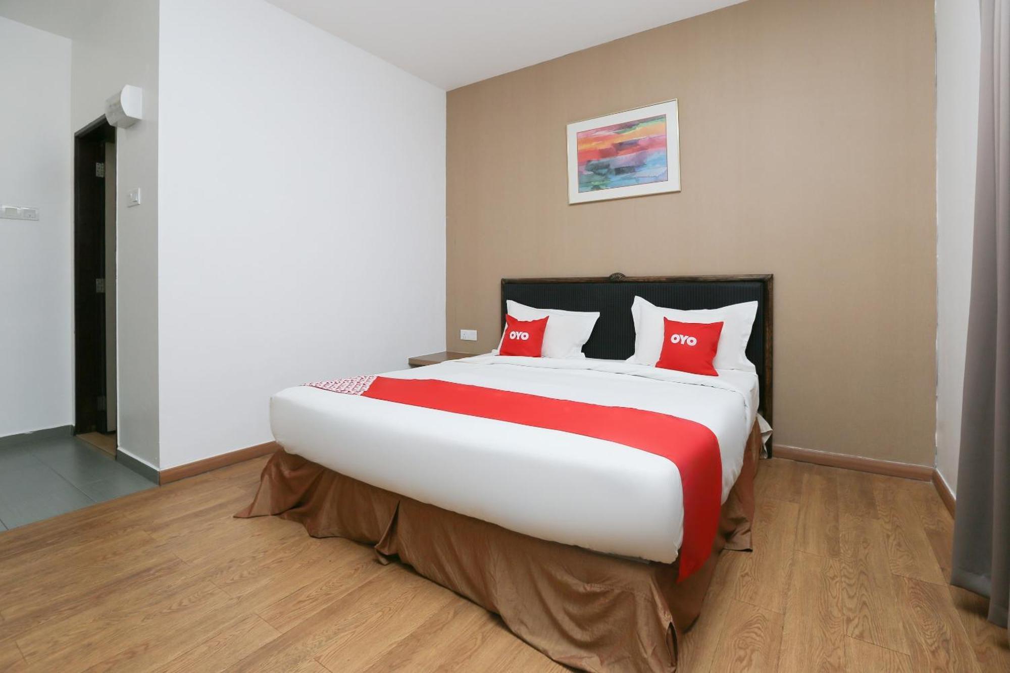 Oyo 89915 East Mount Hotel Кукуп Екстер'єр фото