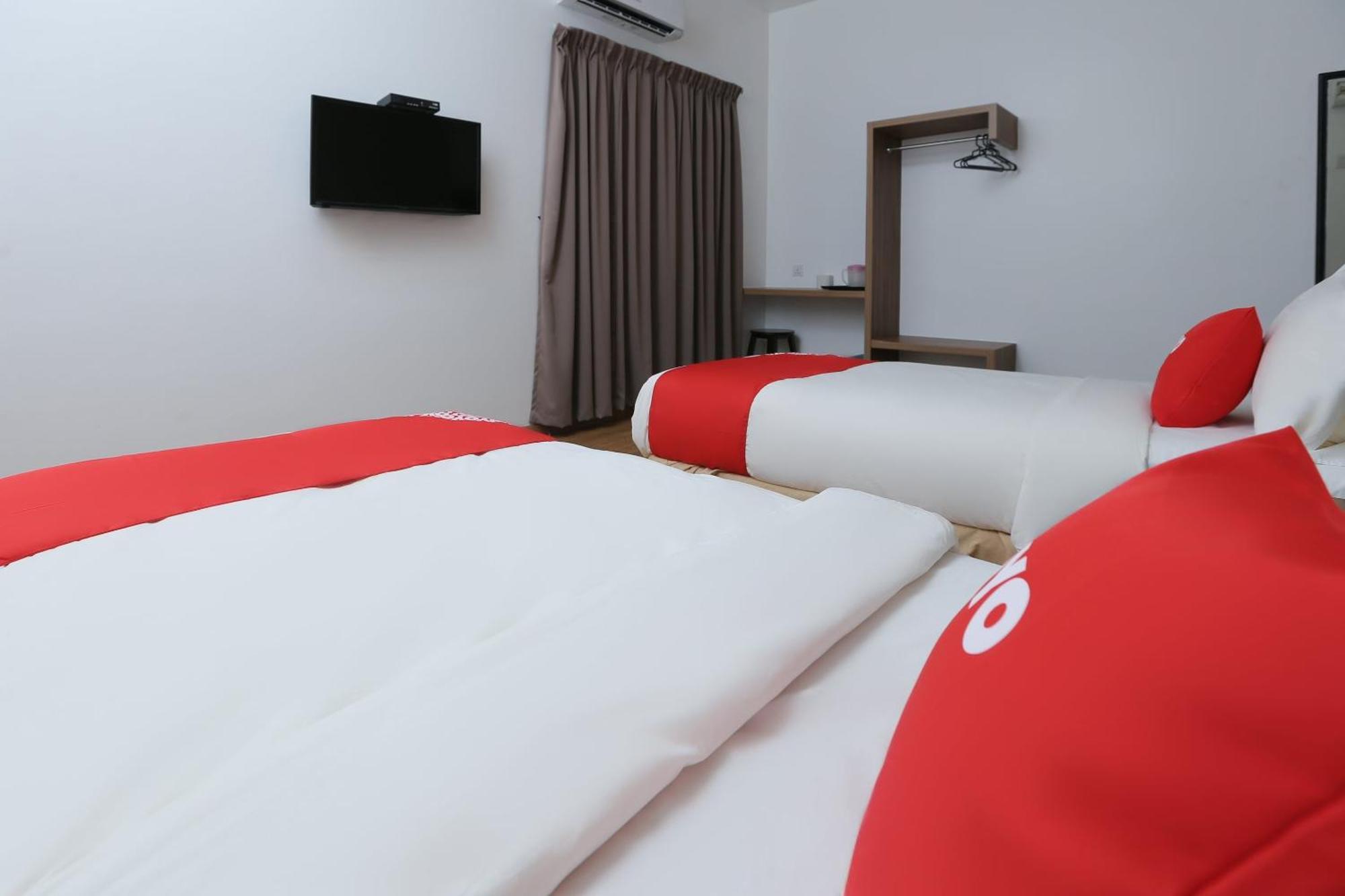 Oyo 89915 East Mount Hotel Кукуп Екстер'єр фото
