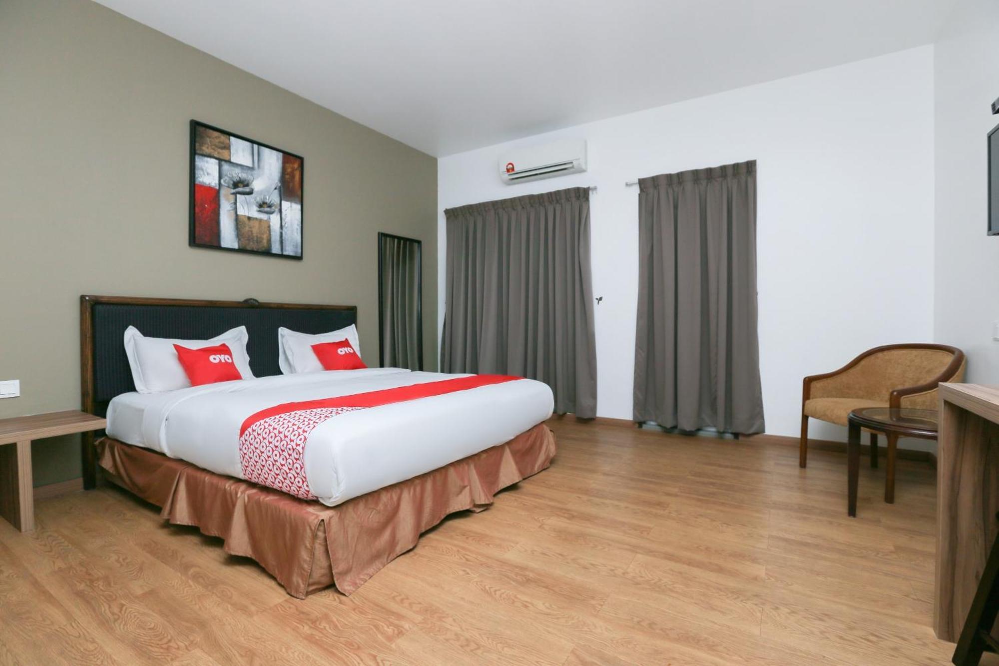Oyo 89915 East Mount Hotel Кукуп Екстер'єр фото